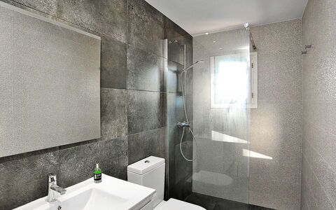 Cofitsa: Salle De Bains, Propriété, Pièce, Design Intérieur, Mur, Tuile, Architecture, Bâtiment, Maison, Luminaire Plomberie