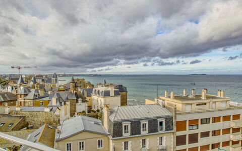 Les Terrasses: Nuage, Ciel, L'Eau, Fenêtre, Bâtiment, Bleu Azur, Bloc Tour, Plan D'Eau, Maison, Design Urbain