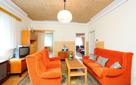 Peach: Pièce, Salon, Orange, Meubles, Design Intérieur, Propriété, Bâtiment, Jaune, Plafond, Suite