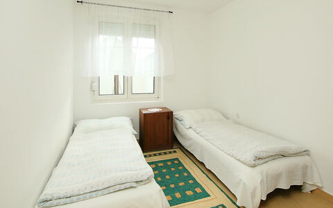 Apricot: Meubles, Pièce, Chambre, Lit, Propriété, Drap De Lit, Sol, Literie, Cadre De Lit, Design Intérieur