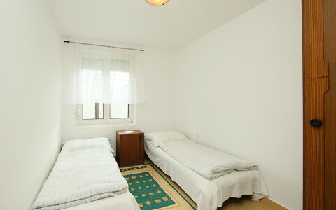 Apricot: Lit, Pièce, Meubles, Chambre, Propriété, Sol, Drap De Lit, Cadre De Lit, Matelas, Literie