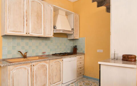 Emi: Cabinetry, Comptoir, Meubles, Propriété, Bâtiment, Cuisinière, Bois, Tiroir, Cuisine, Robinet