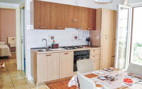 Casale Cilento: Cabinetry, Meubles, Comptoir, Evier, Évier, Bois, Cuisinière, Robinet, Cuisine, Fenêtre