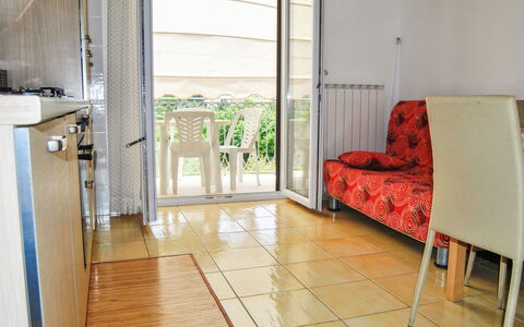 Casale Cilento: Propriété, Bâtiment, Bois, Sol, Maison, Sol, Confort, Fenêtre, Canapé