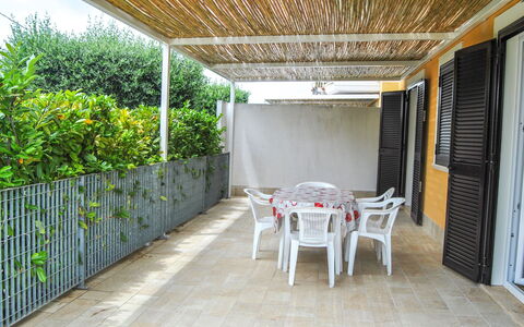 Casale Cilento: Bâtiment, Plante, Meubles, Chaise, Ombre, Porche, Maison, Table, Design Intérieur, Mobilier De Jardin