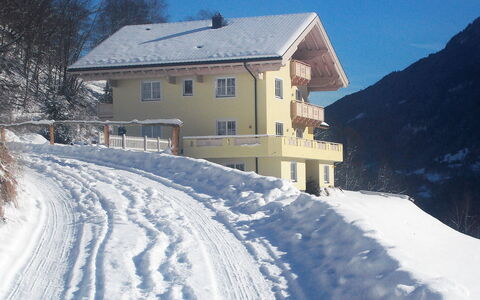 Goldegg 300: Ciel, Neige, Bâtiment, Propriété, Fenêtre, Maison, Pente, Arbre, Gelé, Chalet