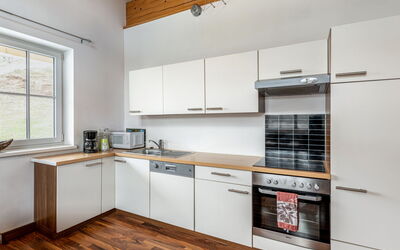 Rot 300.1: Cabinetry, Comptoir, Fenêtre, Évier, Cuisinière, Cuisine, Bois, Appareil De Cuisine, Tiroir