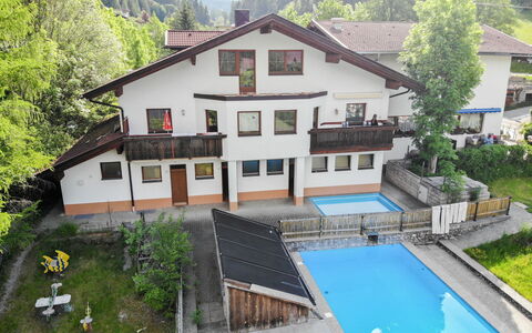 Ferien 1: Plante, Bâtiment, L'Eau, Propriété, Fenêtre, Arbre, Vert, Maison, Piscine, Architecture