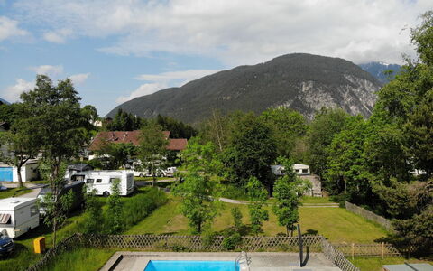 Ferien 1: Nuage, Ciel, Plante, L'Eau, Propriété, Bâtiment, La Nature, Arbre, Montagne, Piscine