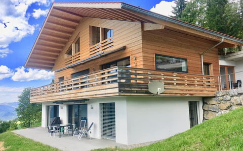 Chalet Coco: Ciel, Plante, Nuage, Bâtiment, Fenêtre, Bois, Maison, Arbre, Lot Terre, Chalet