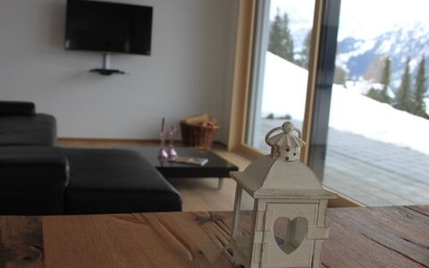 Chalet Coco: Propriété, Bois, Fenêtre, Bâtiment, Design Intérieur, Confort, Sol, Salon, Sol, Arbre