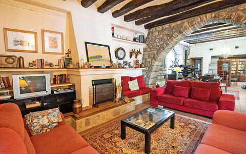 Can Trullas: Canapé, Cadre, Propriété, Meubles, Salon, Design Intérieur, Bois, Sol, Table, Canapé-Lit