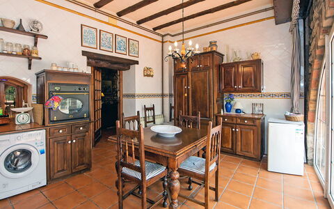 Can Trullas: Meubles, Cabinetry, Bois, Cuisine, Cadre, Design Intérieur, Sol, Sol, Électroménager, Tiroir