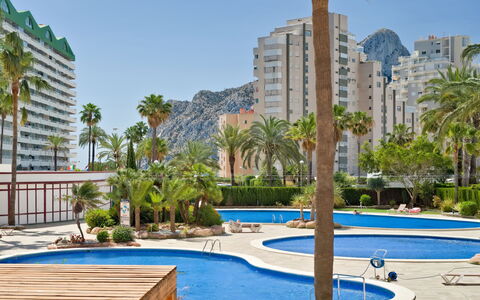 Calpe Calp 958: L'Eau, Ciel, Bâtiment, Jour, Propriété, Plante, Bleu Azur, Piscine, Arbre, Arecales