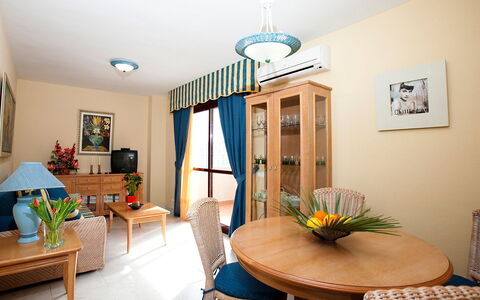 Calpe Calp 958: Pièce, Propriété, Meubles, Design Intérieur, Bâtiment, Jaune, Maison, Immobilier, Salon, Table