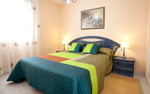 Calpe Calp 958: Chambre, Lit, Meubles, Pièce, Propriété, Drap De Lit, Cadre De Lit, Design Intérieur, Literie, Mur