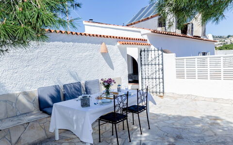 La Yaya: Propriété, Maison, Bâtiment, Immobilier, Patio, Meubles, Vacances, Villa, Pièce, Table
