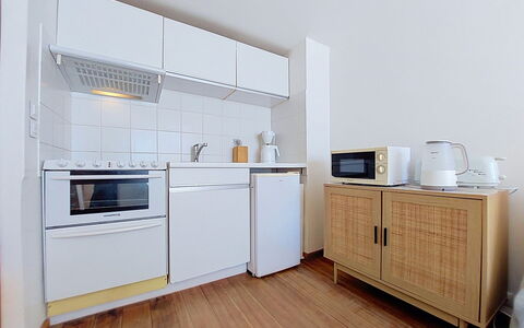 Le Platin: Meubles, Sol, Design Intérieur, Sol, Bois, Principaux Appliance, Cuisine, Appareil De Cuisine, Cabinetry, Parquet