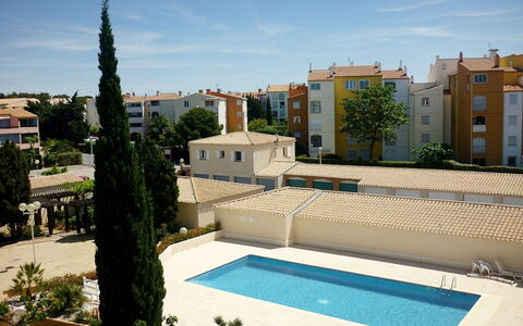 Bella Vista: Ciel, Plante, Nuage, Propriété, Jour, Bâtiment, Arbre, Bleu Azur, Architecture, Piscine