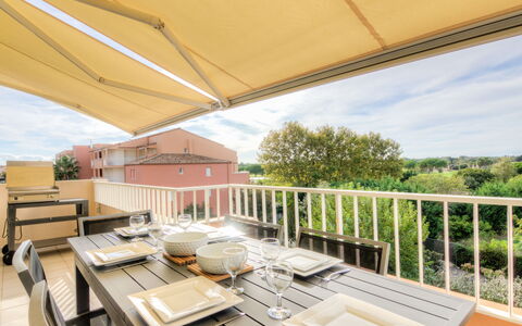 Bella Vista: Propriété, Immobilier, Bâtiment, Plafond, Maison, Toit, Pièce, Design Intérieur, Domicile, Porche