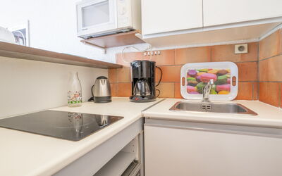 Le Bali 207.1: Robinet, Evier, Comptoir, Propriété, Cabinetry, Évier, Luminaire Plomberie, Appareil De Cuisine, Cuisine, Cuisinière
