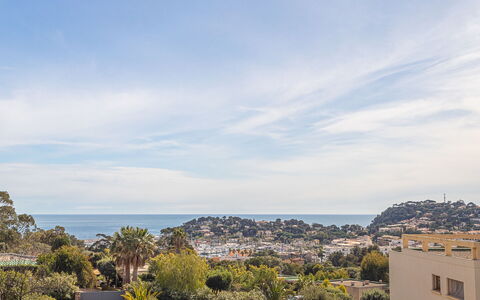Cavalaire 158: Ciel, Bleu, Jour, Horizon, Côte, Tropiques, Ville Resort