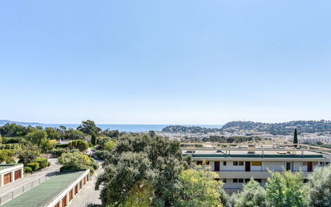 Cavalaire 158: Propriété, Ciel, Zone Résidentielle, Immobilier, Architecture, Maison, Bâtiment, Arbre, Toit, Zone Urbaine