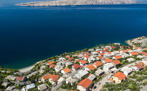 Senj: Photographie Aérienne, Vue Du Ciel, Zone Urbaine, Ville, Zone Résidentielle, Zone Métropolitaine, Côte, Établissements Humains, Banlieue, Mer