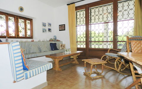 Giuga: Pièce, Propriété, Meubles, Design Intérieur, Bâtiment, Sol, Maison, Immobilier, Plafond, Dur