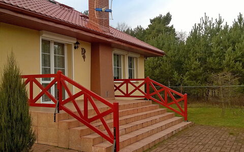 Smołdziński Las: Propriété, Maison, Domicile, Bâtiment, Escaliers, Chalet, Immobilier, Toit, Balustrade, Porche