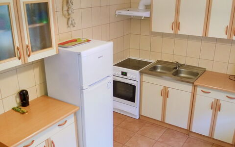 Smołdziński Las: Pièce, Propriété, Cuisine, Comptoir, Principaux Appliance, Meubles, Cuisinière, Cabinetry, Sol, Bâtiment