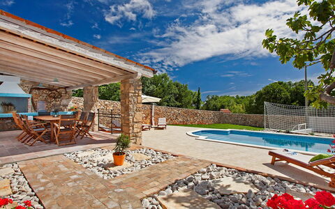 Bea: Propriété, Piscine, Immobilier, Domicile, Bâtiment, Maison, Biens, Patio, Arrière-Cour, Zone Résidentielle
