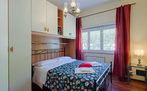 Vaticanum Hills: Chambre, Lit, Meubles, Pièce, Propriété, Drap De Lit, Design Intérieur, Sol, Cadre De Lit, Literie