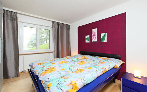 Sonnhalde B: Chambre, Lit, Drap De Lit, Meubles, Pièce, Propriété, Literie, Matelas, Cadre De Lit, Design Intérieur