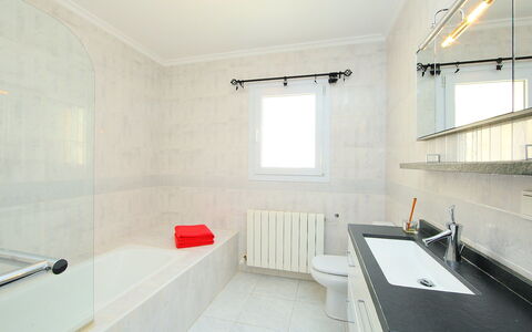 Karibuni: Propriété, Pièce, Salle De Bains, Design Intérieur, Bâtiment, Sol, Tuile, Maison, Plafond, Immobilier