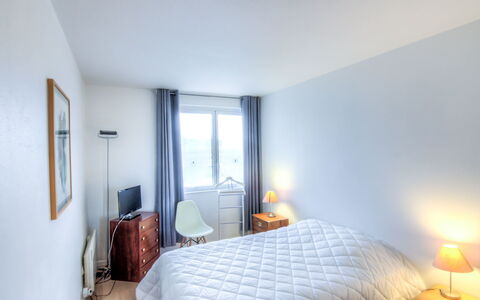 Les Marinas: Meubles, Bâtiment, Confort, Bois, Éclairage, Design Intérieur, Lampe, Sol, Sol
