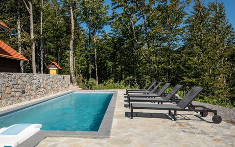 Vršak: L'Eau, Propriété, Plante, Ombre, Piscine, Mobilier De Jardin, Arbre, Paysage, Composite, Loisir