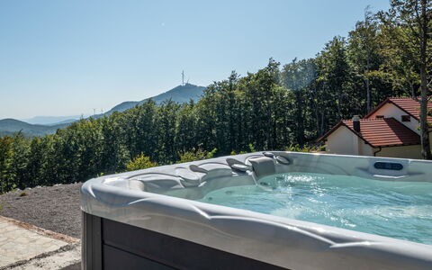 Vršak: Ciel, L'Eau, Piscine, Bâtiment, Jacuzzi, Bois, Jacuzzi, Rectangle, Mobilier De Jardin, Maison