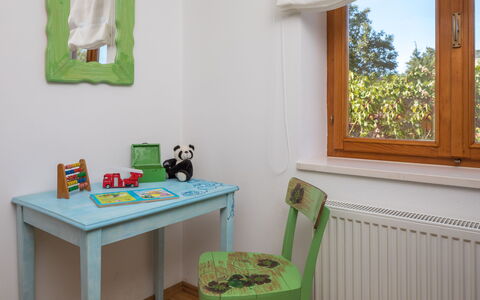 Villa Dalmatica Moderna: Pièce, Meubles, Propriété, Vert, Design Intérieur, Turquoise, Maison, Table, Bureau, Étagère