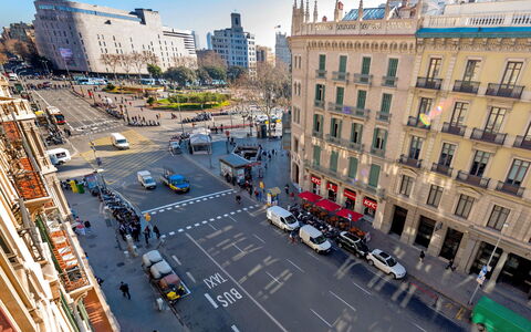 Plaza Catalunya Rda.universidad: Ville, Zone Métropolitaine, Zone Urbaine, Quartier, Métropole, Ville, Établissements Humains, Bâtiment, Rue, Point De Repère