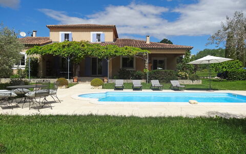Le Bouloulou: Propriété, Maison, Bâtiment, Domicile, Immobilier, Zone Résidentielle, Piscine, Biens, Villa, Arrière-Cour