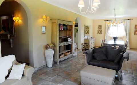 Le Bouloulou: Propriété, Pièce, Salon, Design Intérieur, Bâtiment, Meubles, Sol, Maison, Immobilier, Plafond