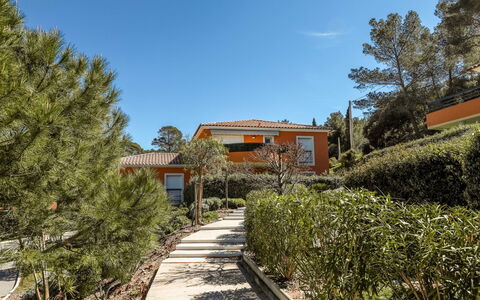 Résidence Cap Marine: Propriété, Ciel, Végétation, Zone Résidentielle, Immobilier, Maison, Domicile, Jour, Quartier, Arbre