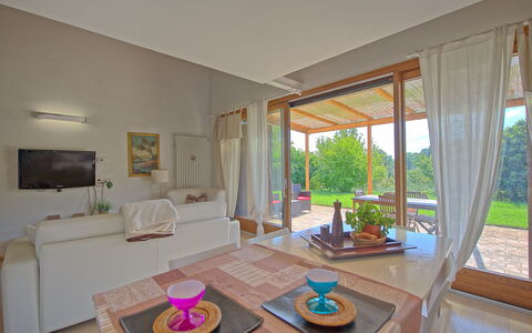 Capannino: Pièce, Propriété, Meubles, Design Intérieur, Salon, Maison, Bâtiment, Table, Immobilier, Table Basse