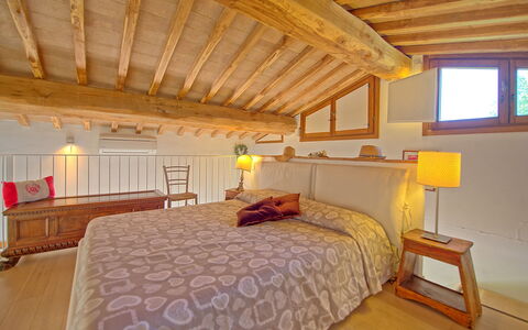 Capannino: Chambre, Lit, Pièce, Meubles, Propriété, Cadre De Lit, Plafond, Bâtiment, Literie, Drap De Lit