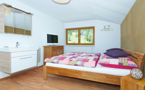 Laterns 100: Chambre, Meubles, Lit, Pièce, Propriété, Drap De Lit, Cadre De Lit, Matelas, Design Intérieur, Sol