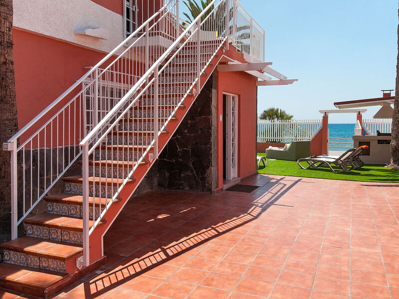 Deluxe Villa At The Beach Front
