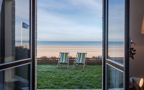 Cabourg 109: Propriété, L'Eau, Ciel, Nuage, Bâtiment, Fenêtre, Bleu Azur, Bois, Ombre