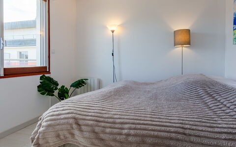 Cabourg 109: Lit, Meubles, Design Intérieur, Chambre, Mur, Bois, Literie, Drap De Lit, Plafond, Sol