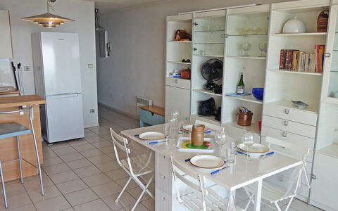 Artimon: Pièce, Propriété, Meubles, Sol, Bâtiment, Design Intérieur, Mur, Table, Maison, Salle À Manger